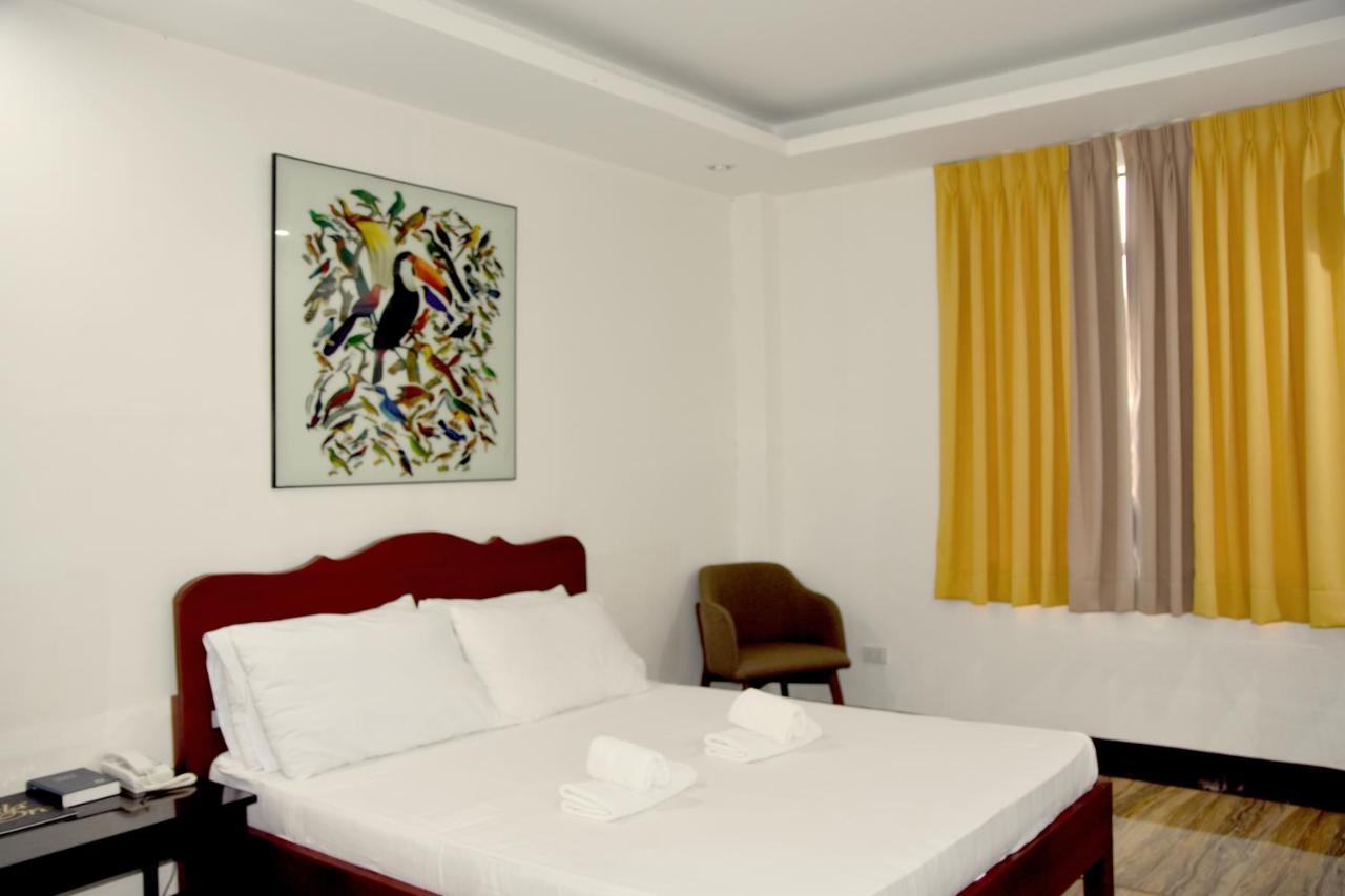 Isla De Oro Hotel Mamburao Extérieur photo