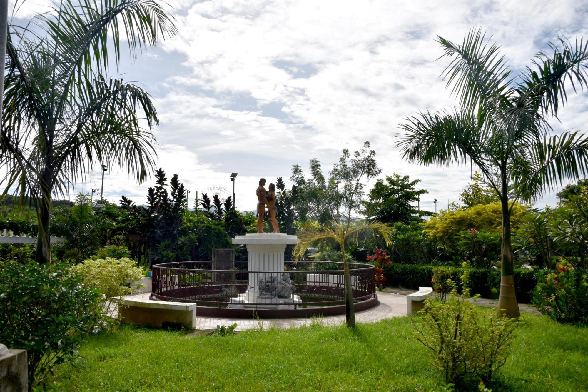 Isla De Oro Hotel Mamburao Extérieur photo