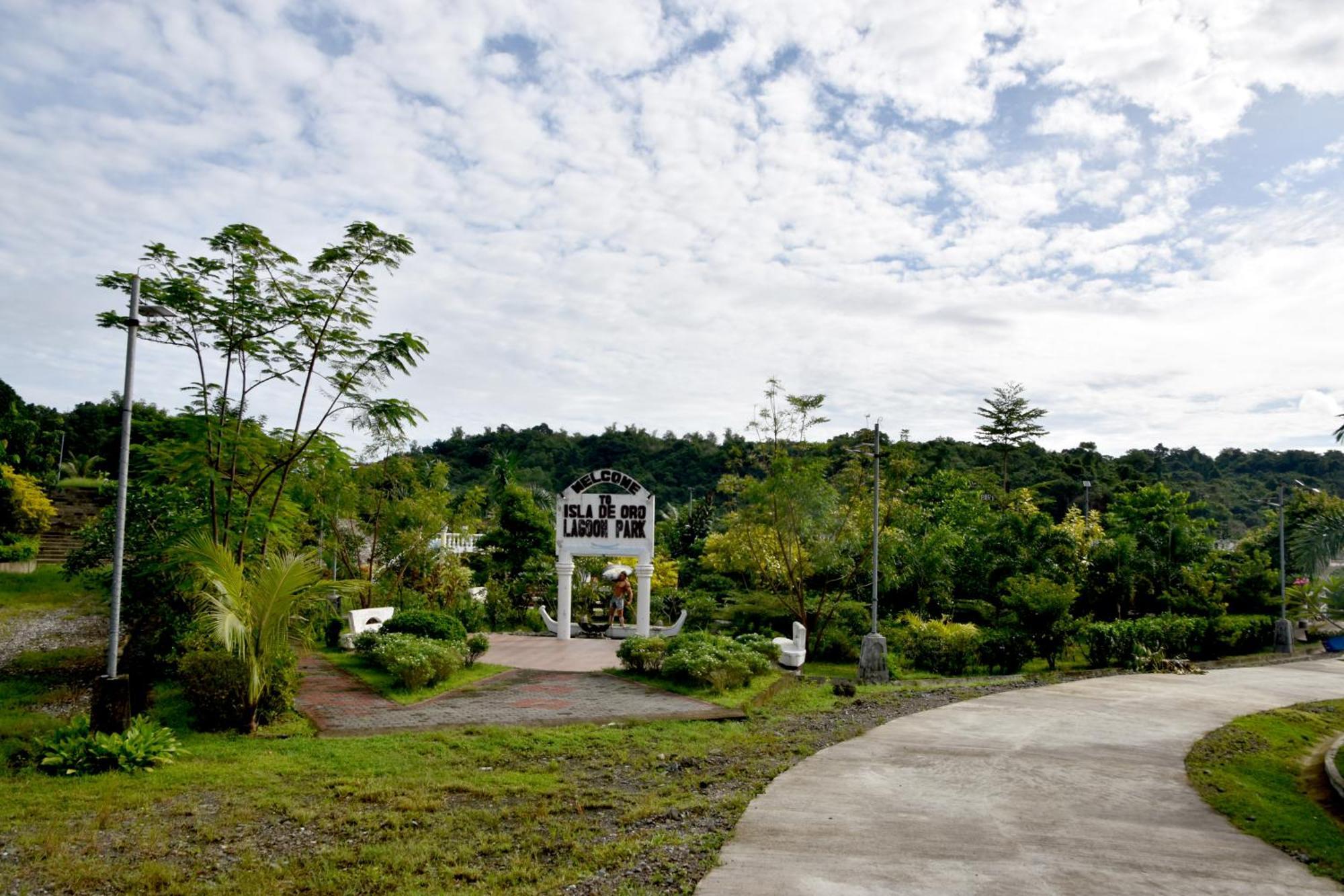 Isla De Oro Hotel Mamburao Extérieur photo