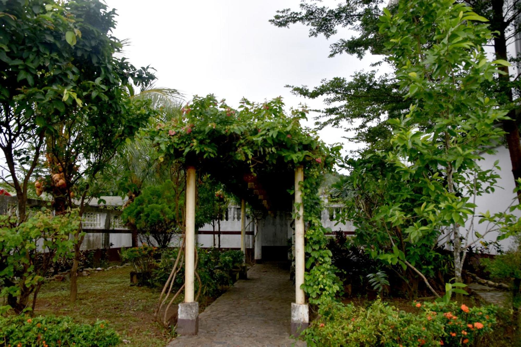 Isla De Oro Hotel Mamburao Extérieur photo